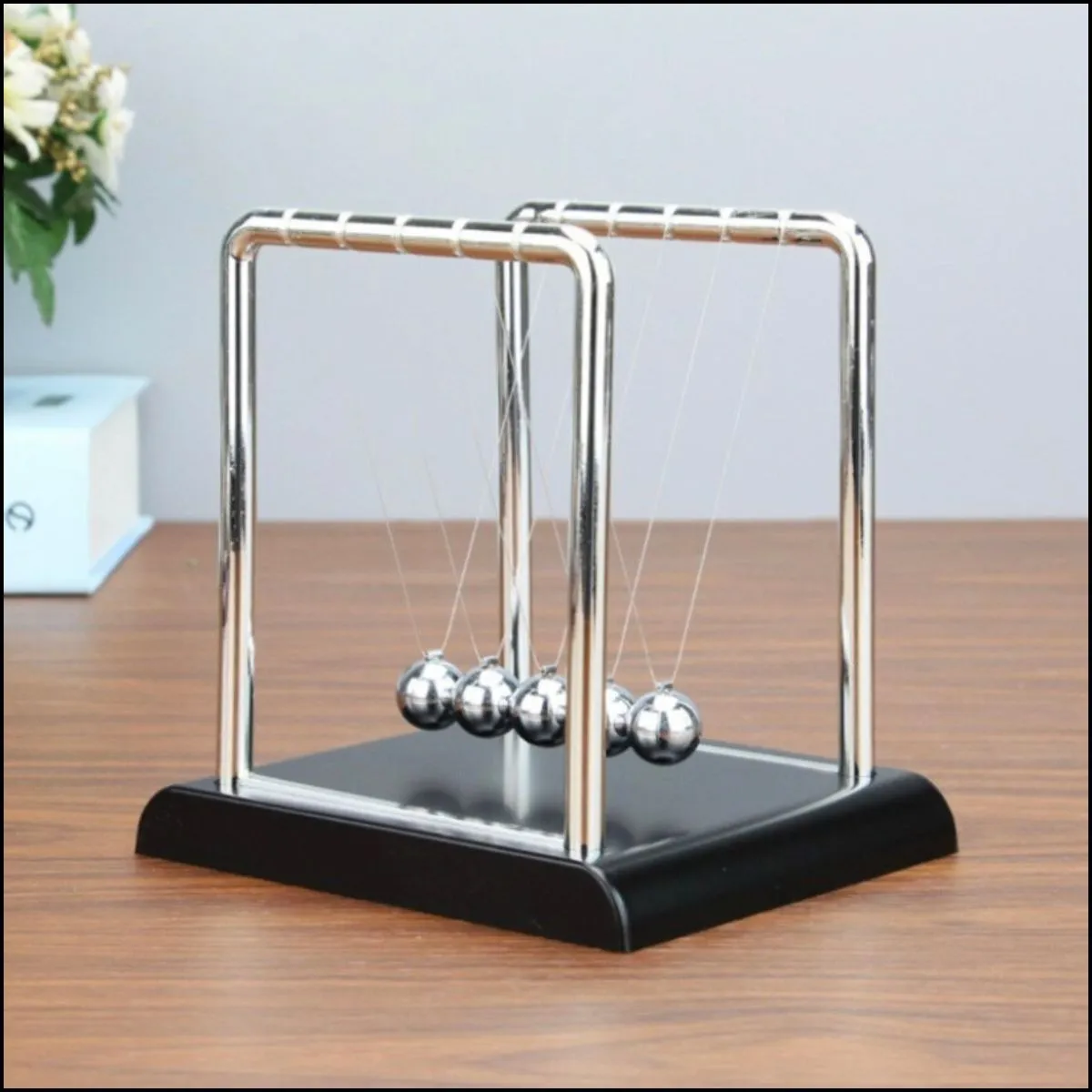 Pêndulo de Newton Luxo Tam. Médio Decoração Escritório Mesa Preto